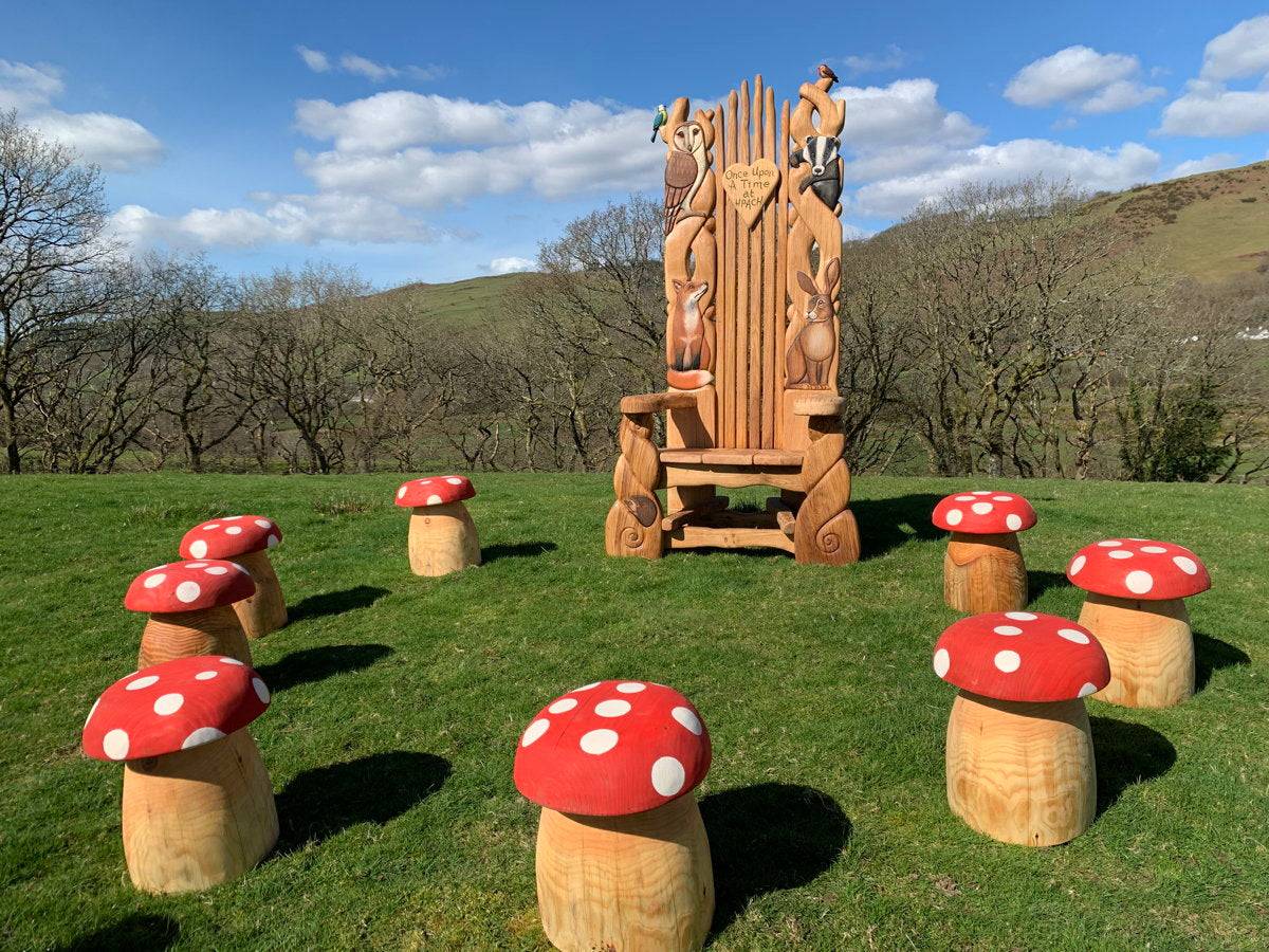 Garden throne surrounded by mushroom stools