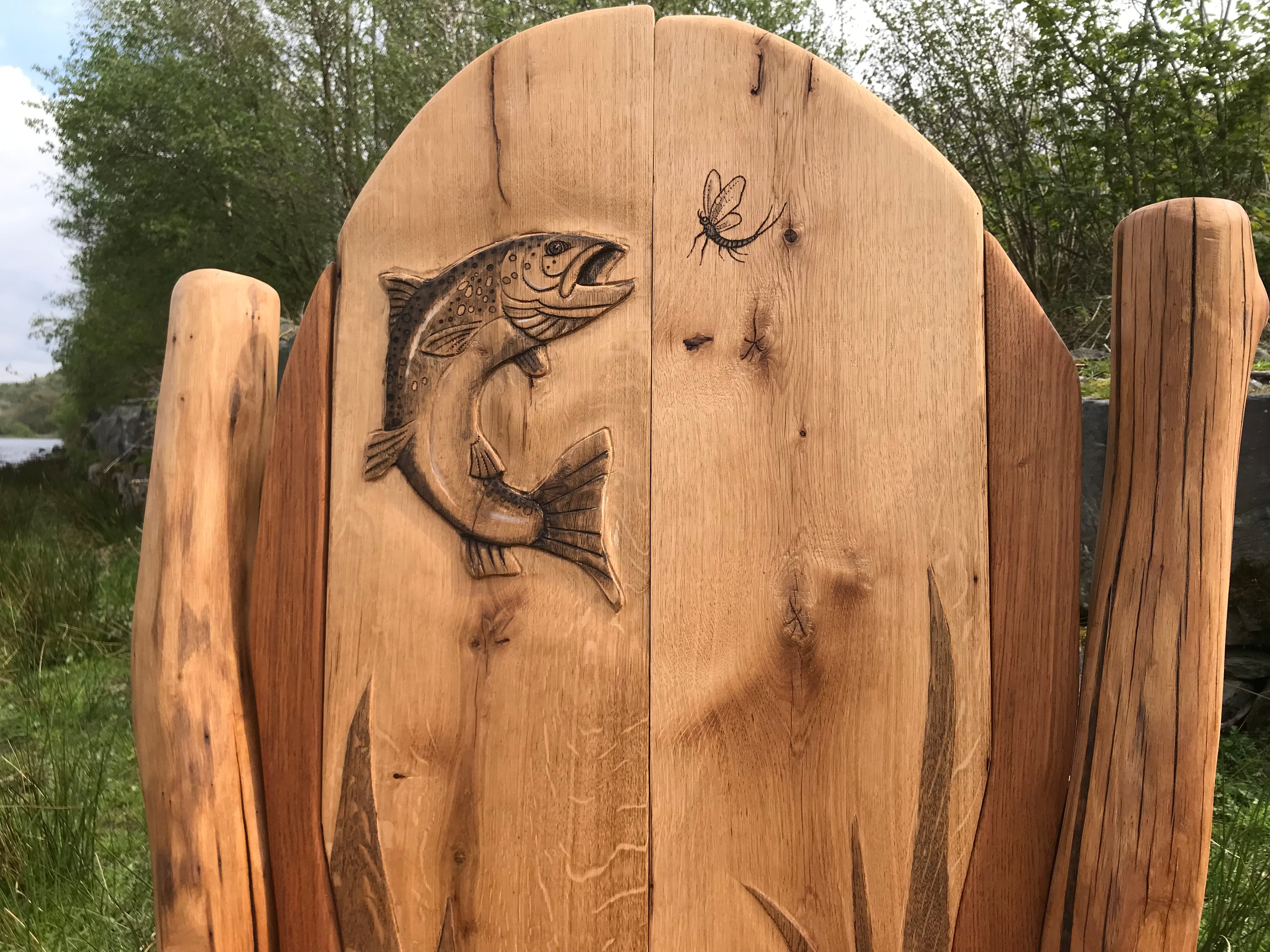 Chaises sculptées à la main célébrant les animaux du monde naturel