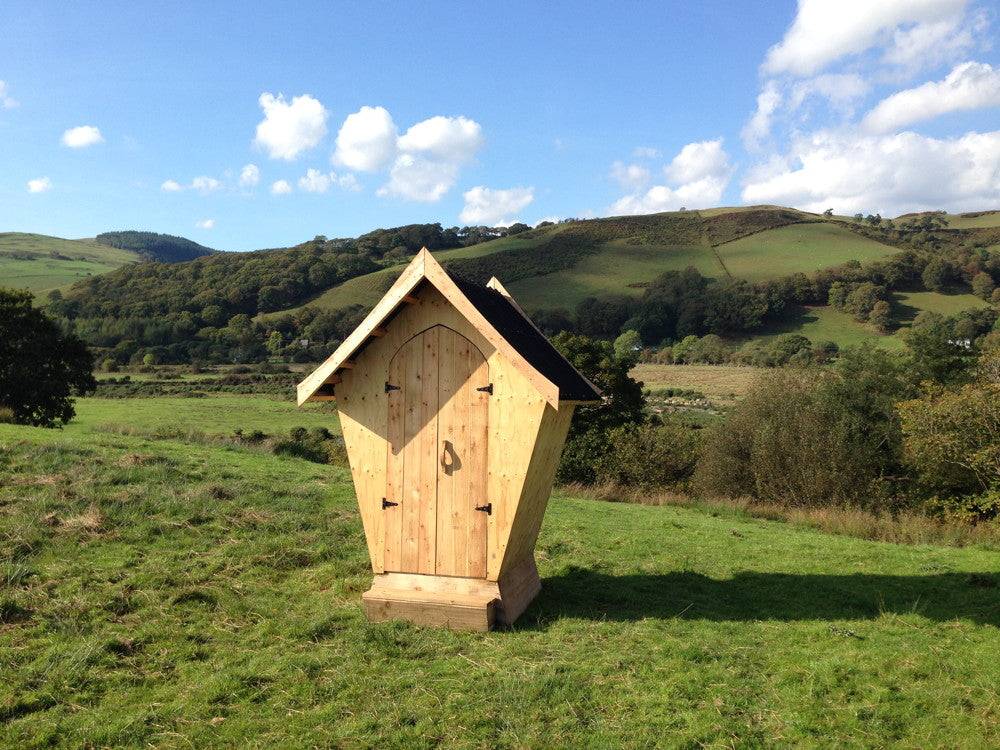 outdoor compost toilet 