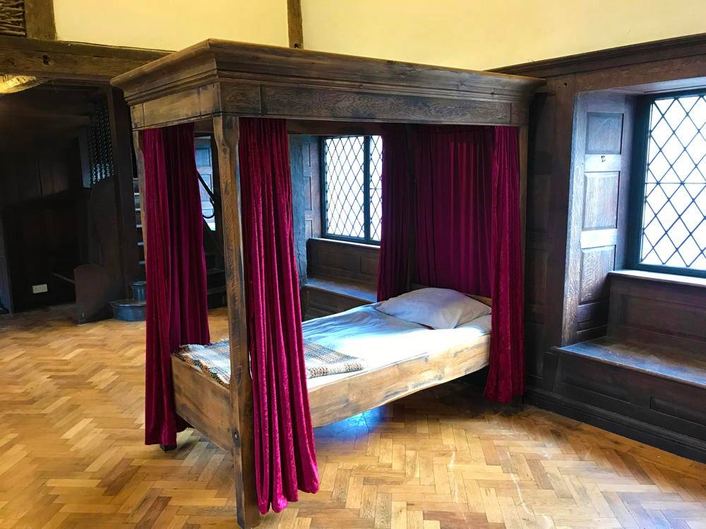 harry potter four poster bed