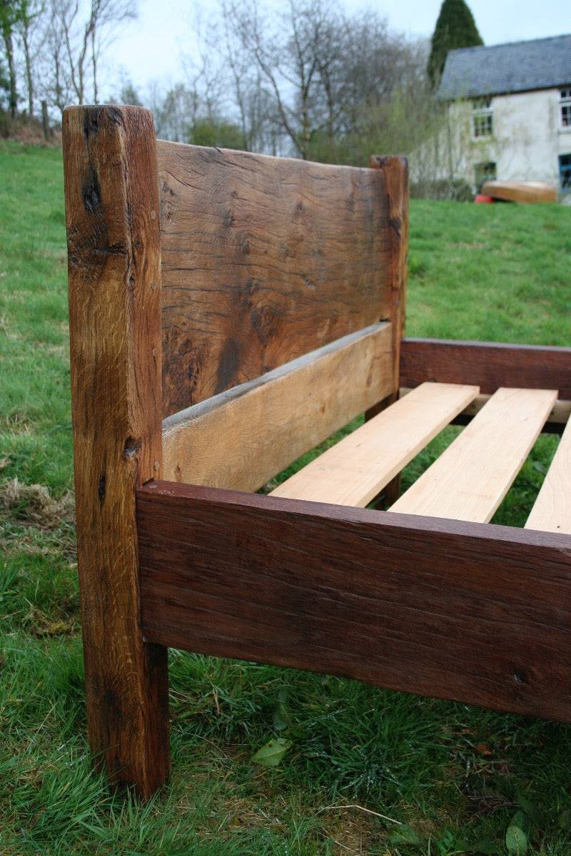 Detailed view of oak bed corner post